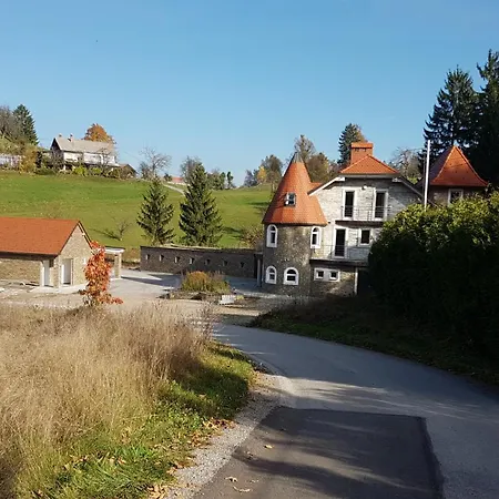 Guest house Gladiaterra Castle Smrecje