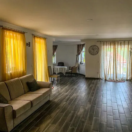 Guest house Gladiaterra Castle Smrecje