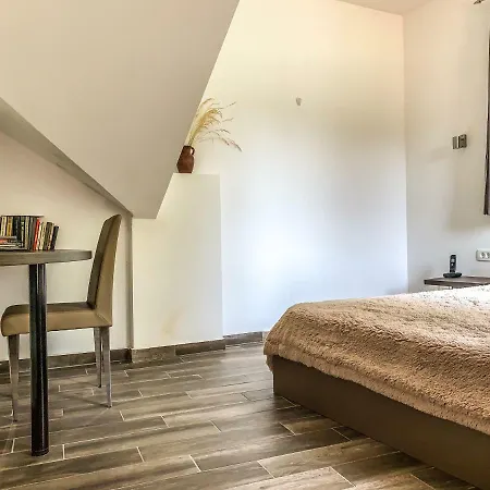 Gladiaterra Castle Guest house Smrecje