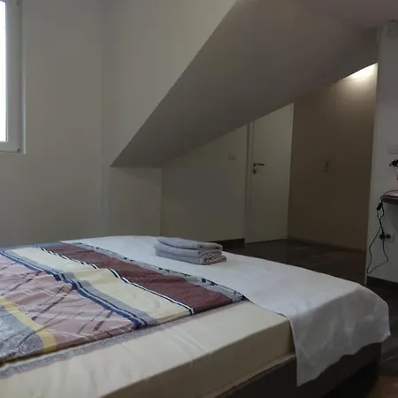 Gladiaterra Castle Pensjonat Smrecje